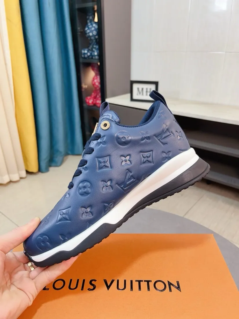 Ex-factory price 520🌹🌹[lv]🌹High-end men's shoes brand: Official website 1:1 Latest masterpiece: The upper is made of Italian imported first-layer cowhide punching design➕made of full genuine leather lining🔥, making walking more convenient and comfortable! Exclusive new style, stunning work [color]! Create a fashionable personality to set off your uniqueness! A must-have for trendy men! Classic🔥Number: 38-44